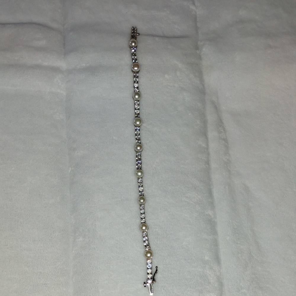 Elegant Silver/Rhodium and Pearl Bracelet
